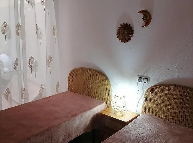 Sunny With Pool Center Τορεβιέχα