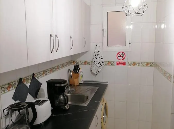 Sunny With Pool Center דירה